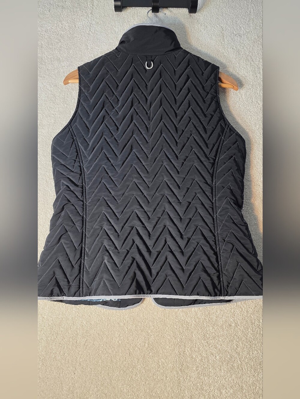 Ariat Ashley Fitted Quilted Insulated Vest Black Barn Chores Equestrian Womens M - Picture 8 of 8